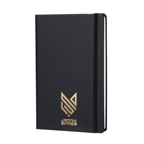 Бележник с ластик PIGNA Jannik Sinner, A5, 192 л., 80 г, линиран офсет 80 г, твърда корица, черен — Joya.bg 1