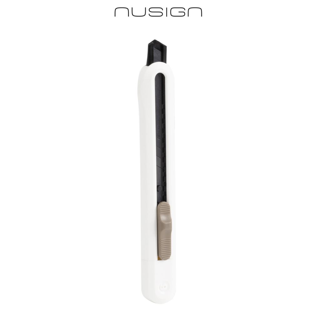 Макетен нож Nusign Classic ENS063, SK5, 196х56х24 мм, черно острие 9 мм, метален водач, бял Макетен нож Nusign Classic ENS063, SK5, 196х56х24 мм, черно острие 9 мм, метален водач, бял