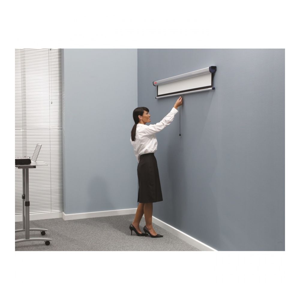 Прожекционен екран Nobo, 4ENS01, 1500х1138 мм, формат 4:3, ръчно управление